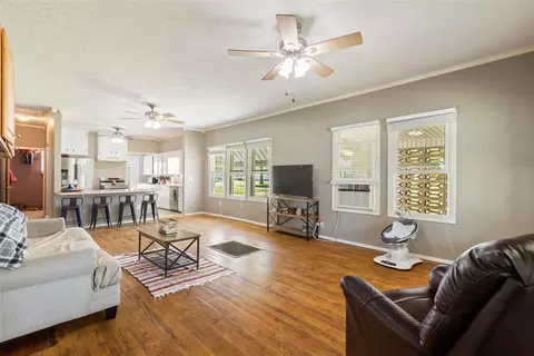 724 Maple St, Perry, OK 73077 photo 1
