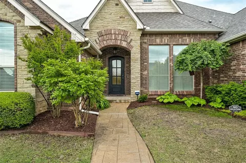 15400 Essex Ct, Edmond, OK 73013