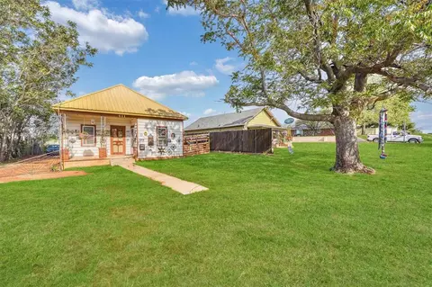 411 N 5th St, Sayre, OK 73662