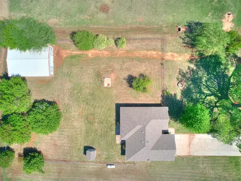 623 N Richland Rd, Tuttle, OK 73089 photo 3