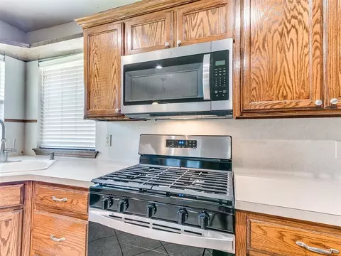 623 N Richland Rd, Tuttle, OK 73089 photo 9