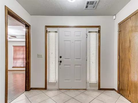 623 N Richland Rd, Tuttle, OK 73089 photo 5