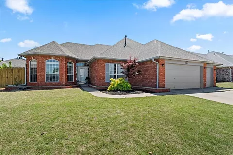 11812 SW 3rd St, Yukon, OK 73099