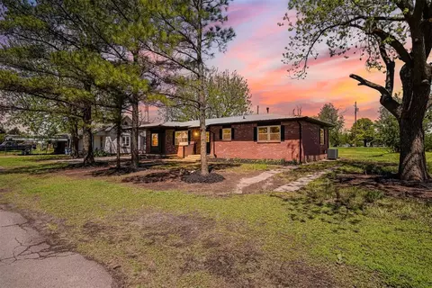 712 W Madison St, Crescent, OK 73028