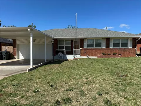 137 W Glenhaven Dr, Midwest City, OK 73110