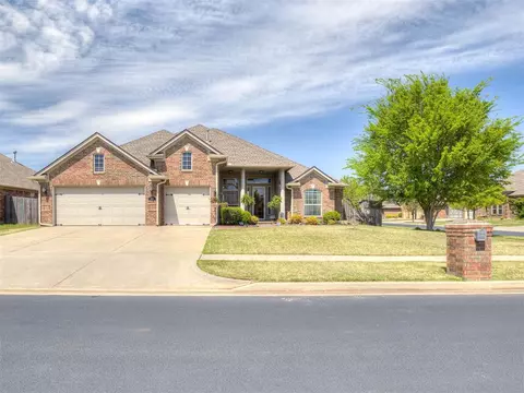 4001 Carrington Ln, Norman, OK 73072