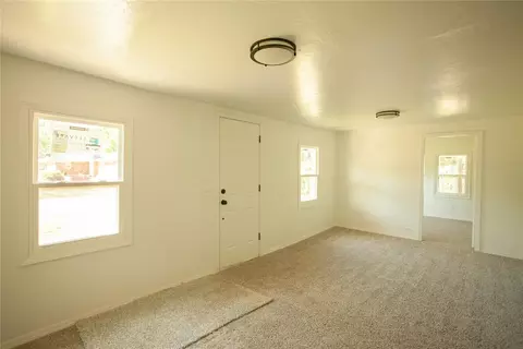Living - Undisclosed, Crescent, OK 73028 photo 1 of 2