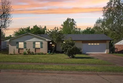 915 Walnut Ct, Guthrie, OK 73044