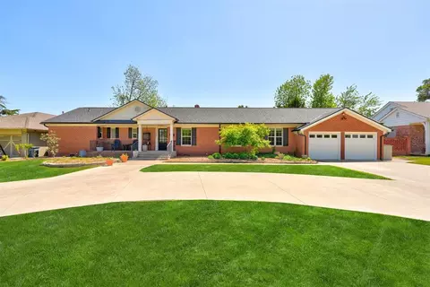 1804 Dorchester Pl, Nichols Hills, OK 73120