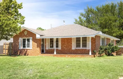 1501 W 1st St, Elk City, OK 73644