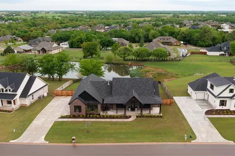 10160 Oakwood Dr, Edmond, OK 73025
