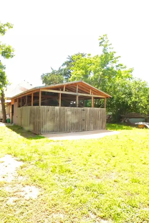 607 E Liveoak St, Altus, OK 73521 photo 12