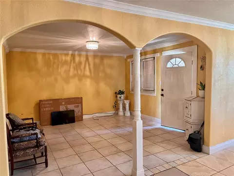 607 E Liveoak St, Altus, OK 73521 photo 2