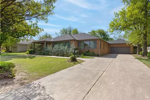 1712 Dorchester Dr, Nichols Hills, OK 73120