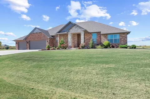 1019 Whispering Meadows Ln, Tuttle, OK 73089 photo 4