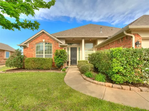 4208 Moorgate Dr, Norman, OK 73072