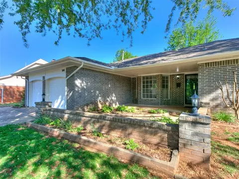 300 Woodside Dr, Norman, OK 73071