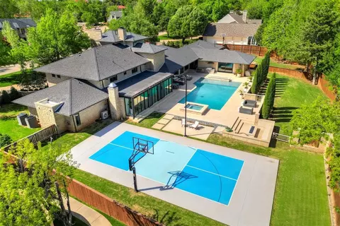 7304 Lancet Ln, Nichols Hills, OK 73120