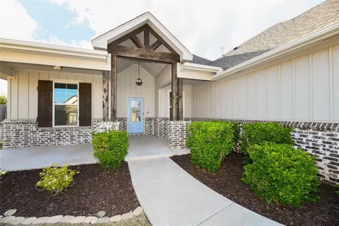 10805 Mountain Fork Dr, Yukon, OK 73099