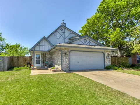 1521 Aspen Dr, Moore, OK 73160