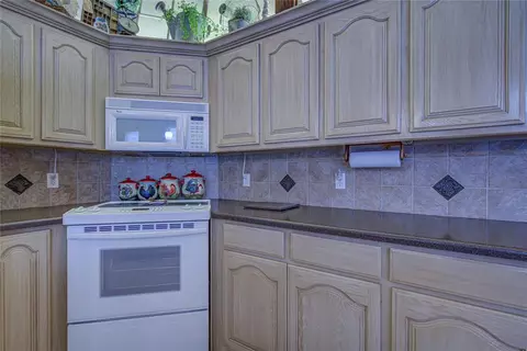 Undisclosed, Edmond, OK 73013 photo 14