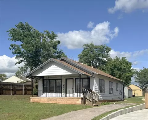 616 N 4th St, Weatherford, OK 73096