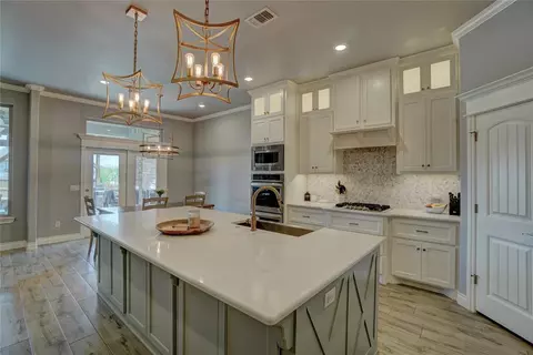 3008 Drake Crest Dr, Edmond, OK 73034