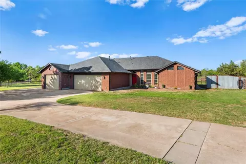 1502 S Lariat Dr, Mustang, OK 73064