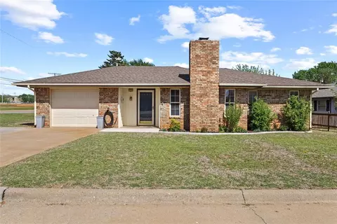 524 N 1st St, Weatherford, OK 73096