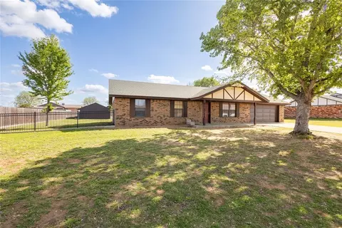 104 Sadie Ln, Sayre, OK 73662