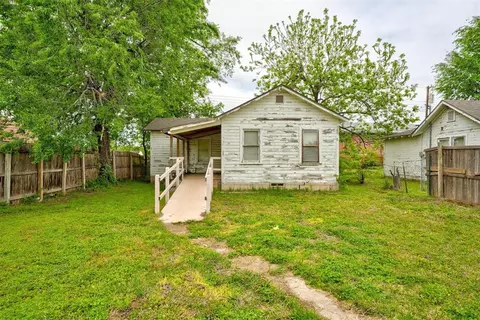 5909 NW 40th St, Warr Acres, OK 73122