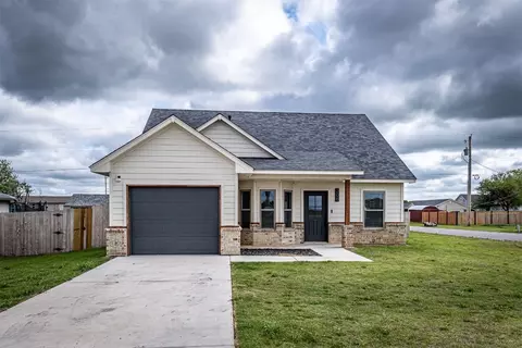 206 2nd St, Elgin, OK 73538 photo 1