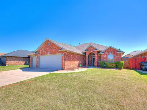 600 Allison Ln, Moore, OK 73160