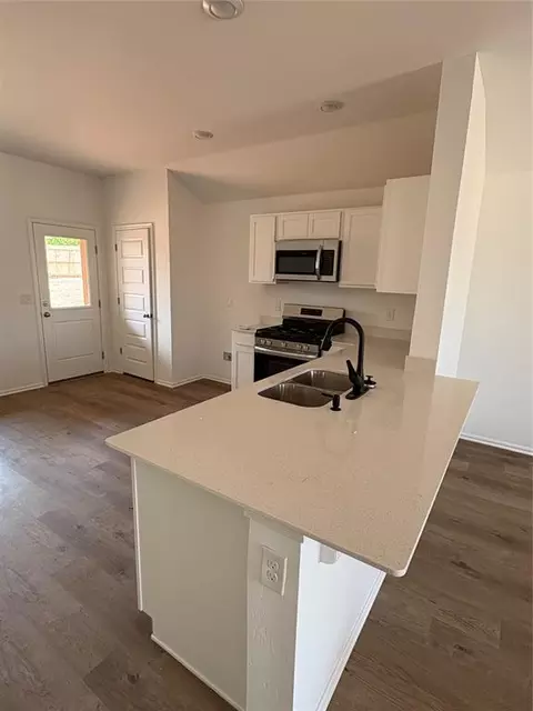 424 Kale Rd, Tuttle, OK 73089 photo 2