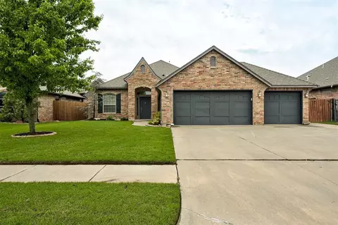 4005 Acoma Dr, Moore, OK 73160