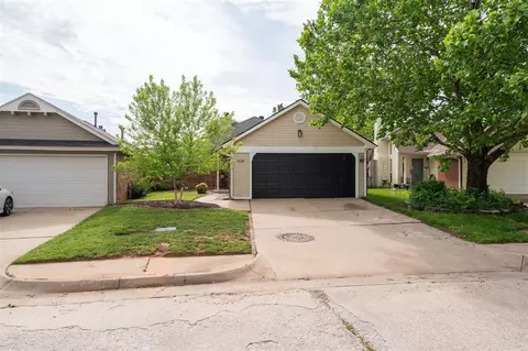 624 Stoneridge Dr, Moore, OK 73160