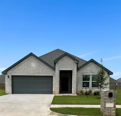 2412 Kathleens Xing, Yukon, OK 73099