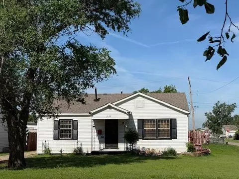 1229 N Benson St, Altus, OK 73521