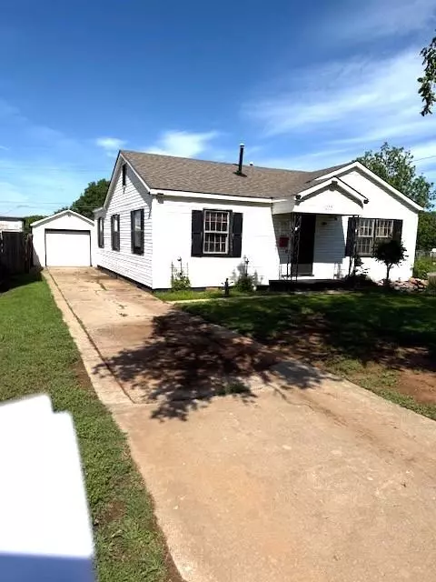 1229 N Benson St, Altus, OK 73521 photo 23