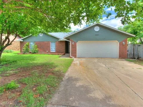 8 S Lockeport Dr, Edmond, OK 73003