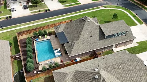 2201 Creek Side Cir, Moore, OK 73160