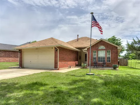 8 N Greengate Dr, Yukon, OK 73099