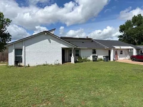 2725 Owen Dr, Clinton, OK 73601
