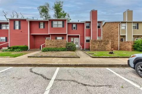 6008 NW 53rd Ter, Warr Acres, OK 73122