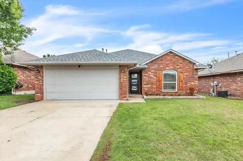 504 Apache Gate Dr, Yukon, OK 73099