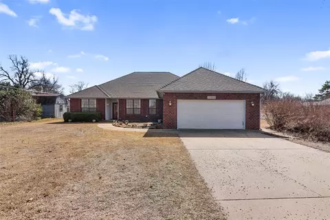 10340 Oak Park Dr, Midwest City, OK 73130