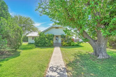 221 East St, Martha, OK 73556
