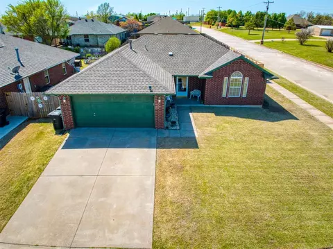 1937 New Haven Ct, Moore, OK 73160