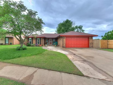 1328 NW 7th Pl, Moore, OK 73170