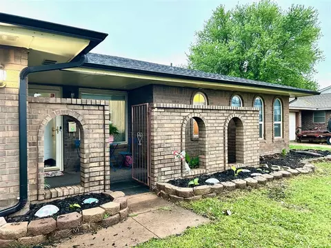 4721 Newport Dr, Del City, OK 73115